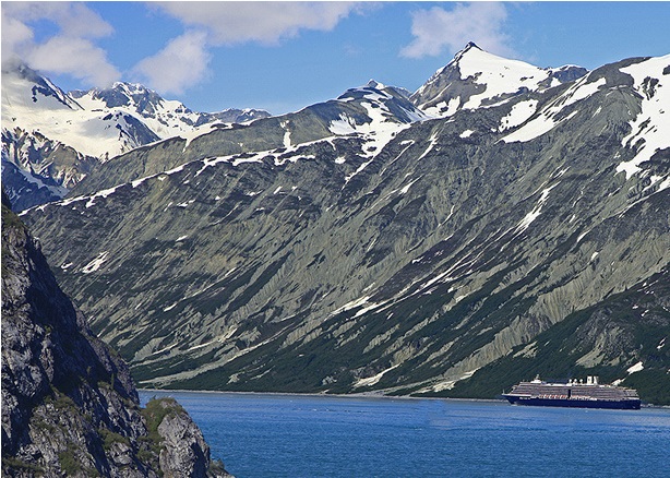 El MS Oosterdam de la Holland America Line navegando por Glacier Bay (Alaska) CRUCEROS MS OOSTERDAM CRUCEROS HOLLAND AMERICA LINE CRUCEROS OOSTERDAM ALASKA CRUCEROS AUSTRALIA HOLLAND AMERICA CRUISES CRUCEROS ALASKA BARATOS CRUCEROS EN FAMILIA